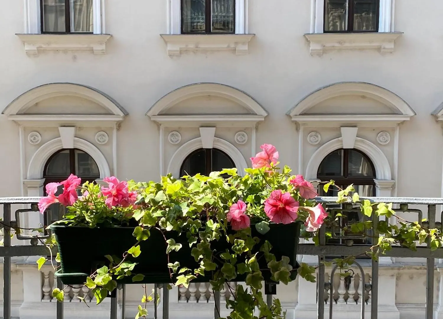 Sunny Apartment Near The Castle Budapest 0*,